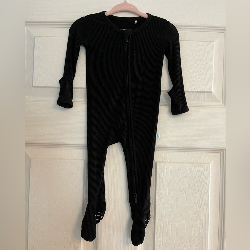 Posh peanut black ribbed footie